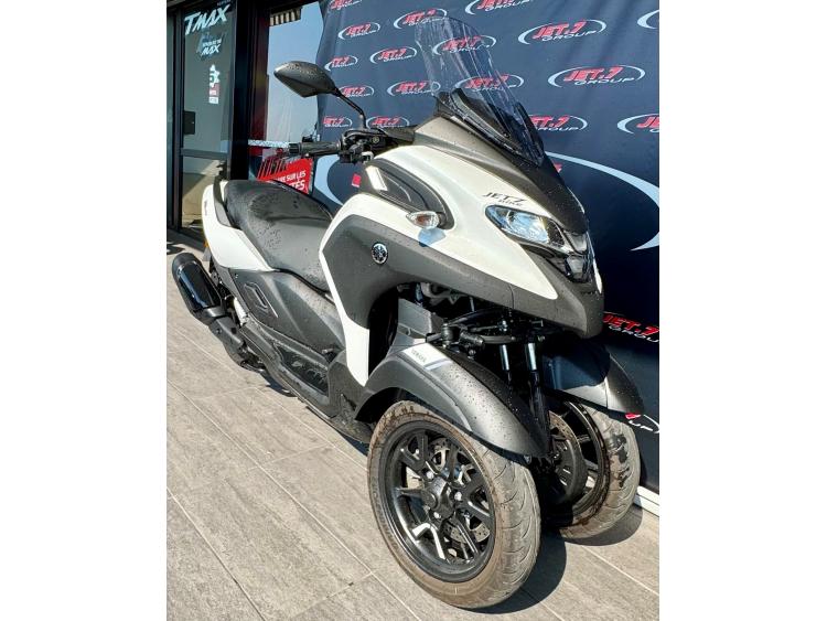 YAMAHA TRICITY 300